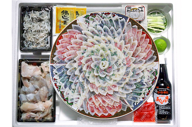 ご自宅で料亭気分。国内産とらふぐのふぐ刺し・ちり鍋用セット。4-5人前